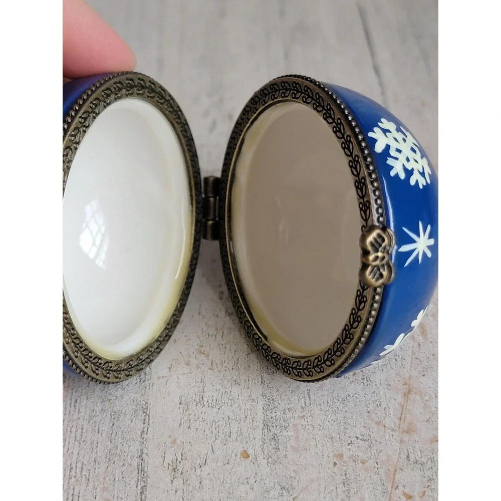 Blue snowball porcelain snowflake trinket container ornament Xmas